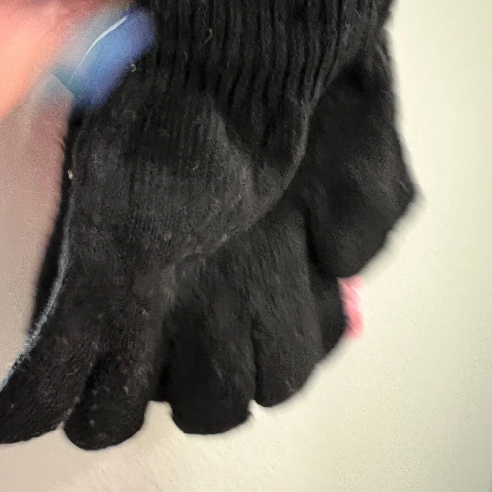 2pair Kids gloves NWT stretchy Pink and Black colors